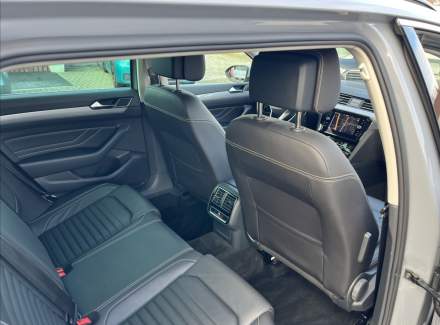 Volkswagen - Passat