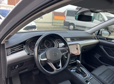 Volkswagen - Passat