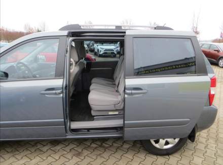Kia - Carnival