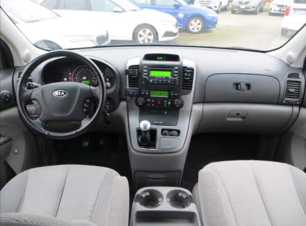 Kia - Carnival