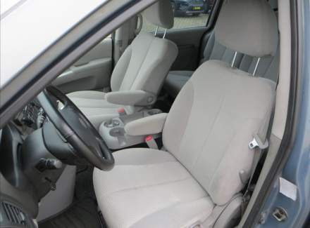 Kia - Carnival