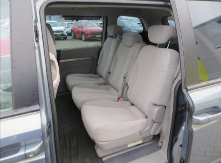 Kia - Carnival