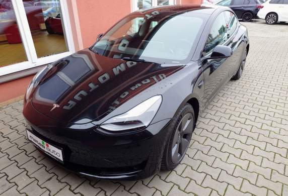 Tesla - Model 3