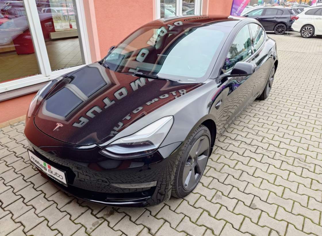 Tesla - Model 3