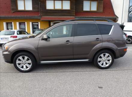 Mitsubishi - Outlander