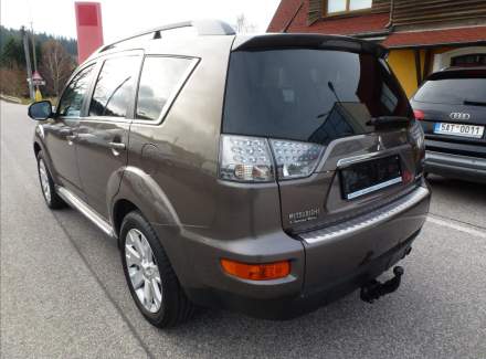 Mitsubishi - Outlander