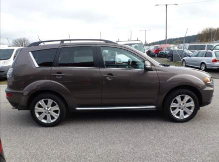 Mitsubishi - Outlander