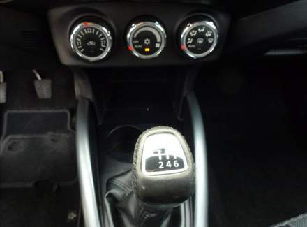 Mitsubishi - Outlander