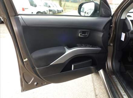 Mitsubishi - Outlander