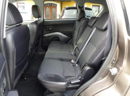 Mitsubishi - Outlander