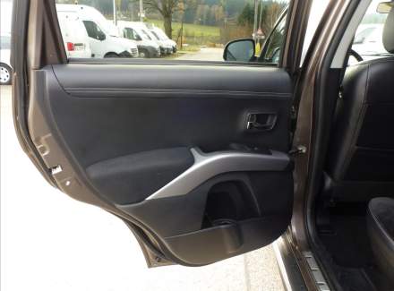 Mitsubishi - Outlander