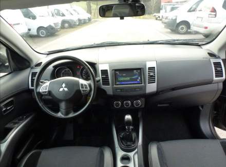 Mitsubishi - Outlander