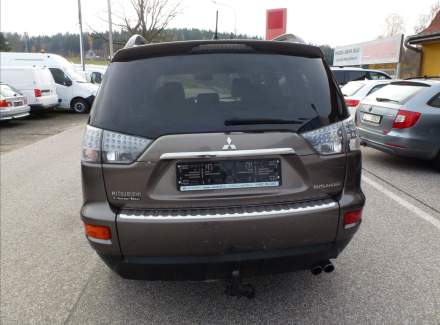 Mitsubishi - Outlander