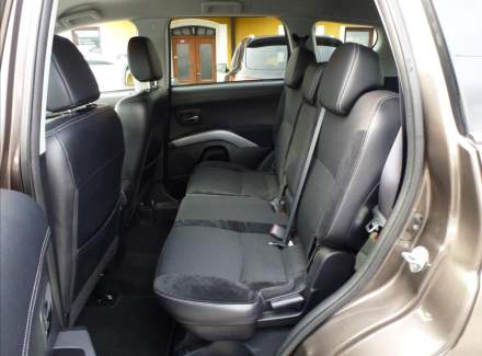 Mitsubishi - Outlander