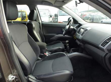 Mitsubishi - Outlander