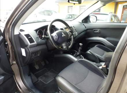 Mitsubishi - Outlander