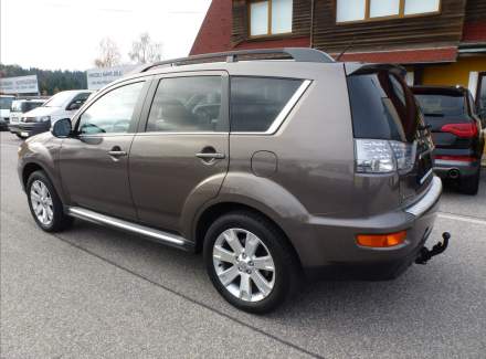 Mitsubishi - Outlander