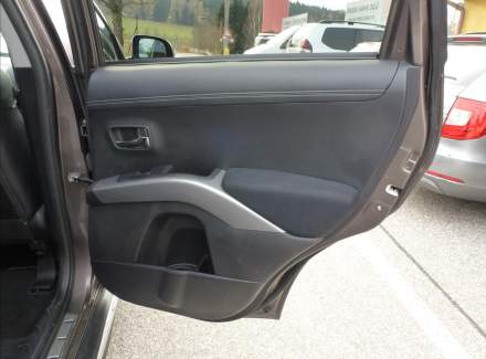 Mitsubishi - Outlander