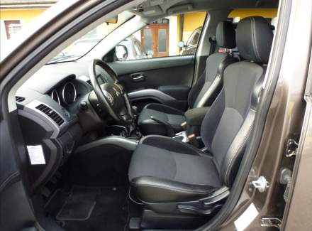 Mitsubishi - Outlander