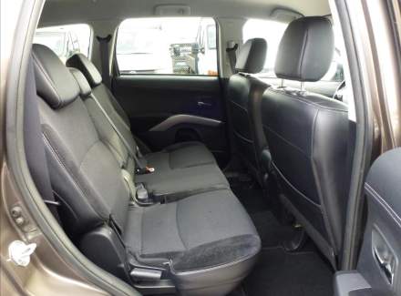 Mitsubishi - Outlander