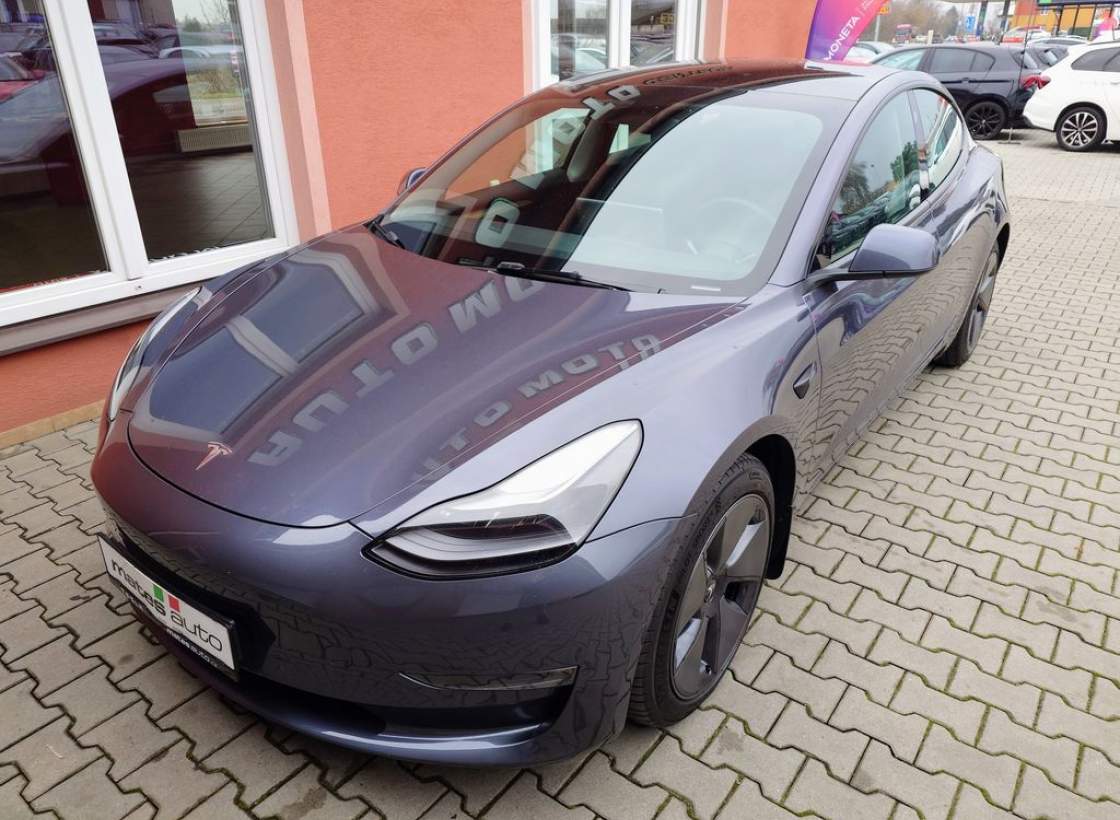 Tesla - Model 3