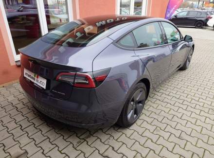 Tesla - Model 3