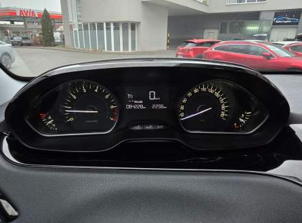 Peugeot - 208