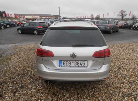 Volkswagen - Golf