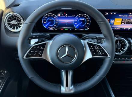 Mercedes-Benz - EQB