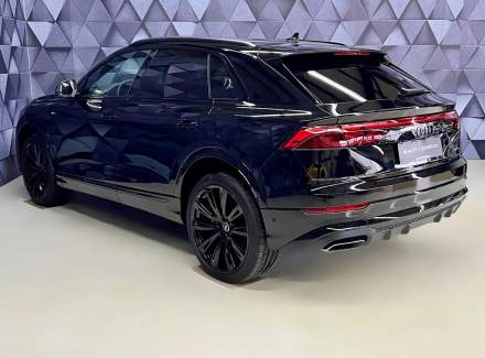 Audi - Q8