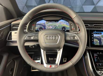 Audi - Q8