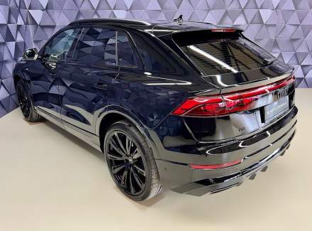 Audi - Q8
