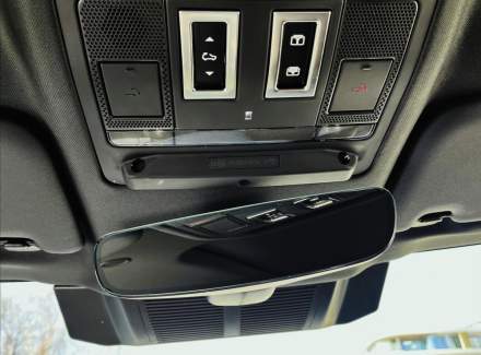 Land Rover - Defender