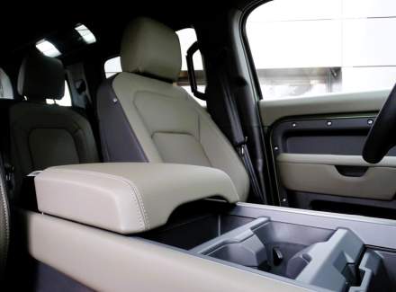 Land Rover - Defender