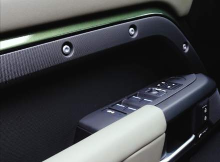 Land Rover - Defender