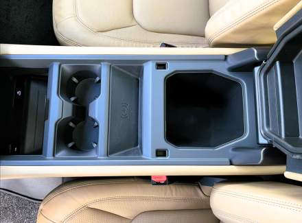 Land Rover - Defender