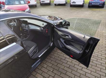 Mercedes-Benz - CLA