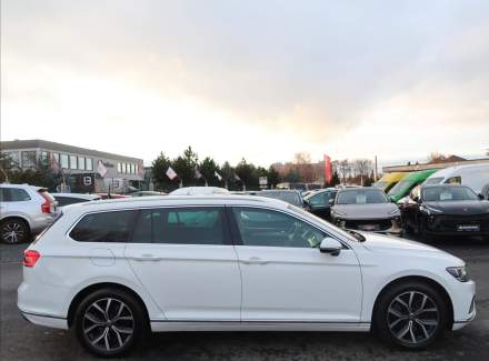 Volkswagen - Passat