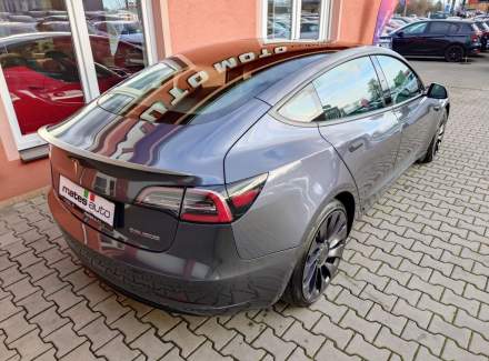 Tesla - Model 3