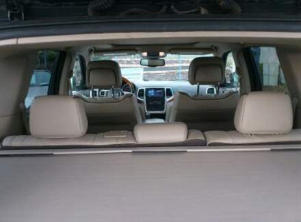 Jeep - Grand Cherokee