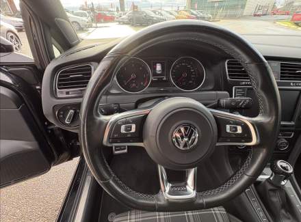Volkswagen - Golf