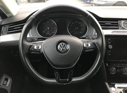 Volkswagen - Passat