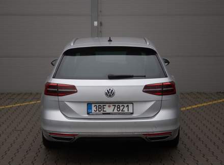 Volkswagen - Passat