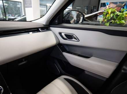 Land Rover - Range Rover Velar