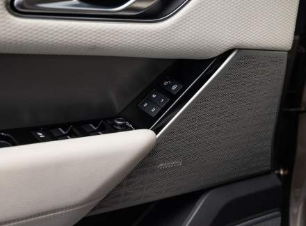 Land Rover - Range Rover Velar