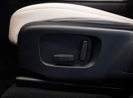 Land Rover - Range Rover Velar