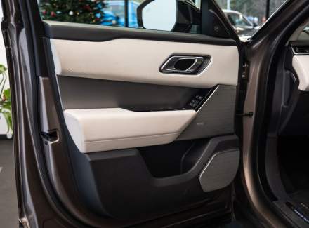 Land Rover - Range Rover Velar