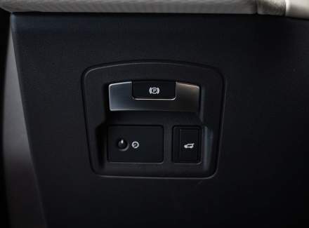 Land Rover - Range Rover Velar