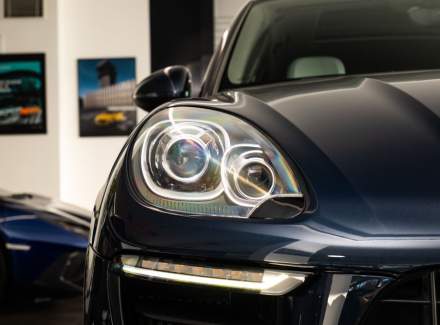 Porsche - Macan