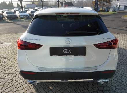 Mercedes-Benz - GLA